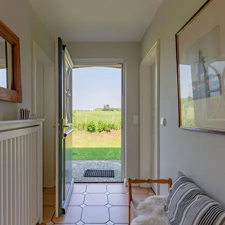 Holiday home Reetdachhaus Hedehusum