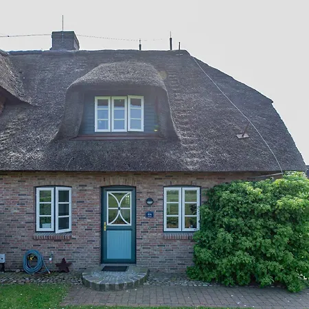 Holiday home Reetdachhaus Hedehusum