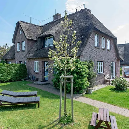 Holiday home Reetdachhaus Hedehusum