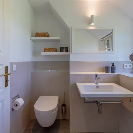Reetdachhaus Сasa de vacaciones Hedehusum